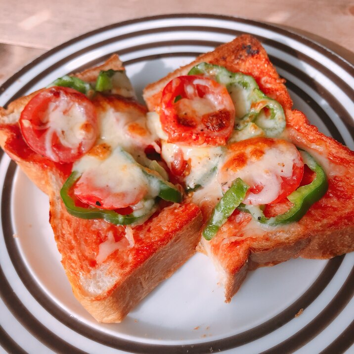 簡単 トマトとピーマンのピザ風トースト レシピ 作り方 By ムッカリーナ 楽天レシピ